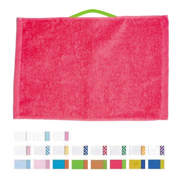 Novedad en textiles: toallas con colgador para guardería